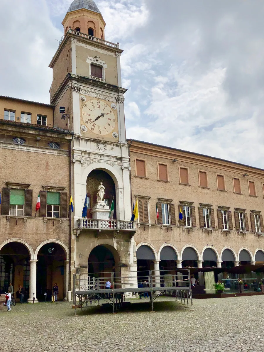Ghirlandina Tower