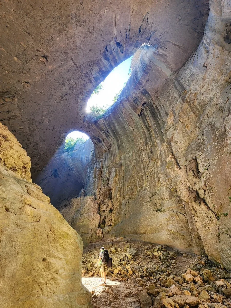 Prohodna Cave