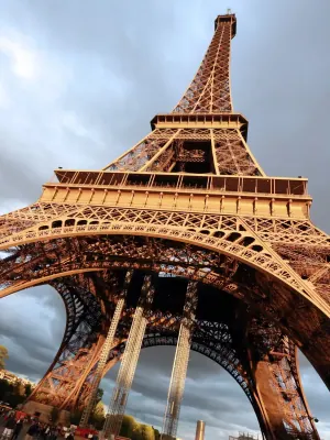 Paris Travel Guide