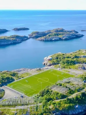 Henningsvaer Stadium