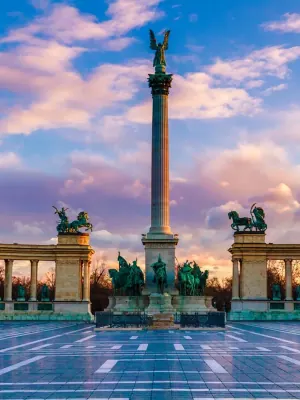 Heroes’ Square
