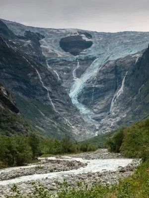 Kjenndal Glacier