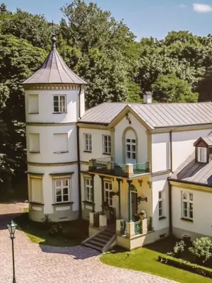 Lasotów Palace