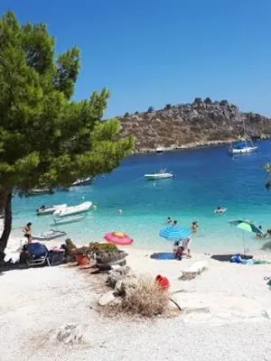 Madrakia Beach