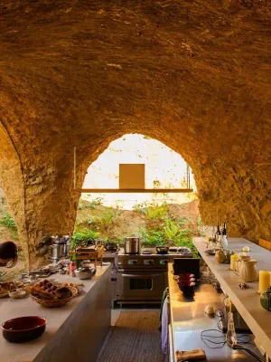 Maison owl House & Restaurant Cave